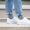 Graue Bembel Socken mit blauen Verzierungen für Apfelweinfreunde