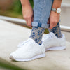 Graue Bembel Socken mit blauen Verzierungen für Apfelweinfreunde