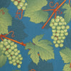 Blaues Riesling Stoffmuster mit Weinreben, Trauben und Weinblättern