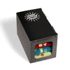 Schwarze Socken Geschenkbox "Rheingau" mit drei unterschiedlichen Sockenmotiven: Riesling rot, Riesling blau, Wald und Wiese.