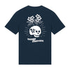 Dunkelblaues T-Shirt mit großem Siebdruck auf dem Rücken: weißer Totenkopf mit Bembelverzierung und Apfelblüten. Darunter steht "An Äppler a day keeps the Reaper away"