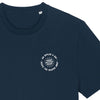 Dunkelblaues T-Shirt mit kleinem Logoprint auf Brusthöhe und dem Spruch "An Äppler a day keeps the Reaper away"