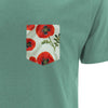 Mintgrünes T-Shirt mit hellgrüner Brusttasche mit roten Mohnblüten