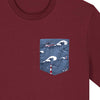 Dunkelrotes T-Shirt mit dunkelblauer Nordsee Brusttasche